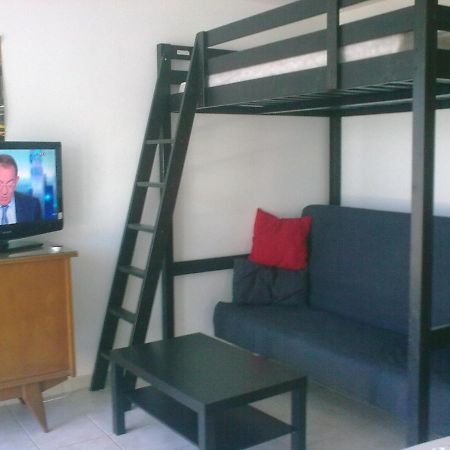 Studio Climatise. Proche Parking, Commerces Et Mer Apartment Carqueiranne Exterior foto
