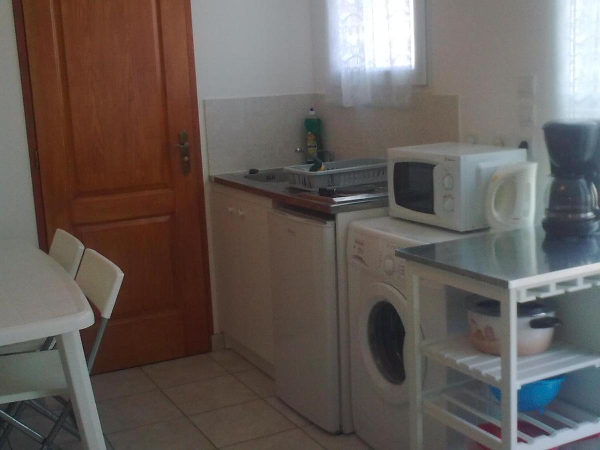 Studio Climatise. Proche Parking, Commerces Et Mer Apartment Carqueiranne Exterior foto